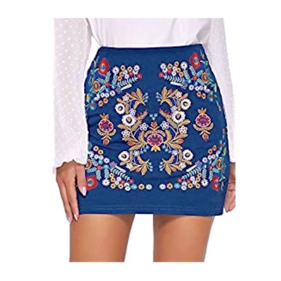 💃 Blue Floral Embroidered Mini Skirt Sz S - Picture 11 of 12